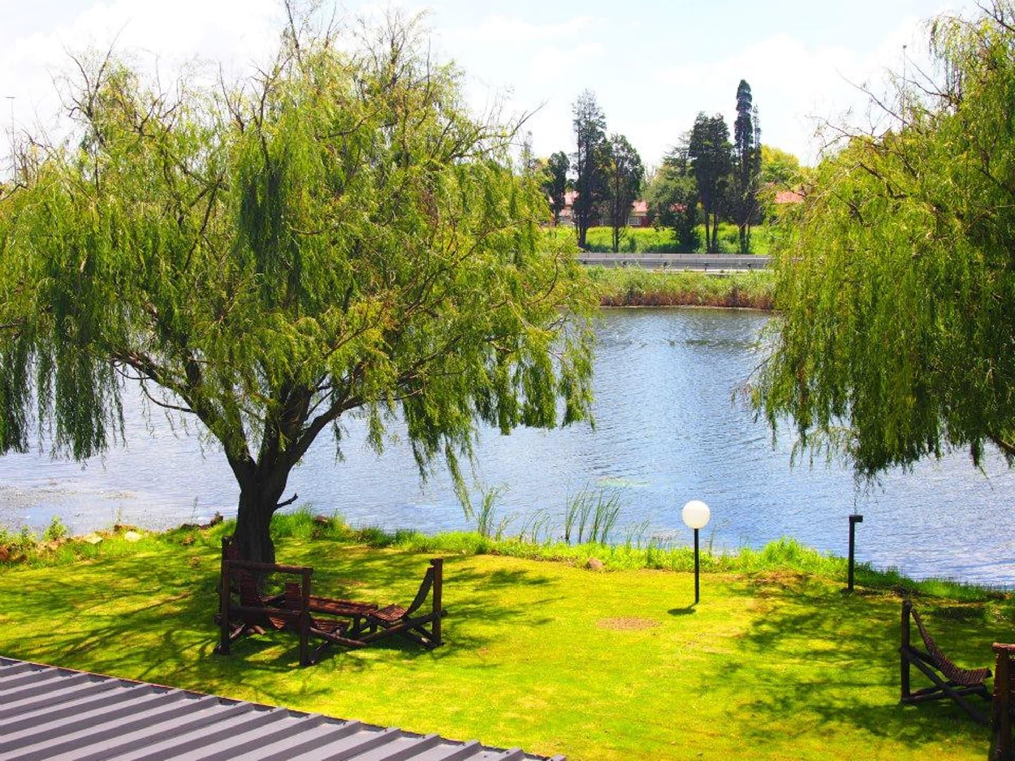 The Lakes Hotel & Conference Centre Беноні Екстер'єр фото