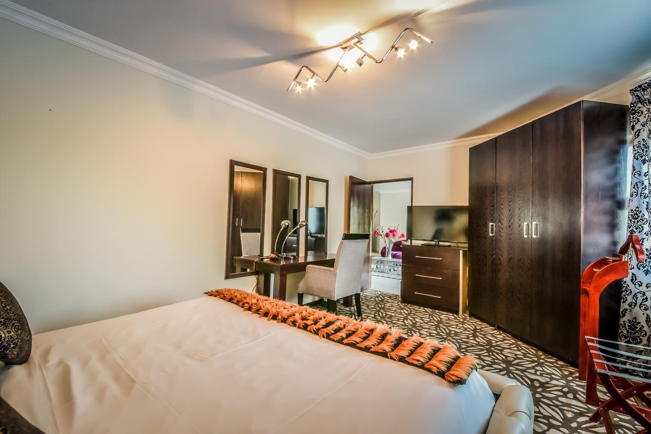 The Lakes Hotel & Conference Centre Беноні Екстер'єр фото