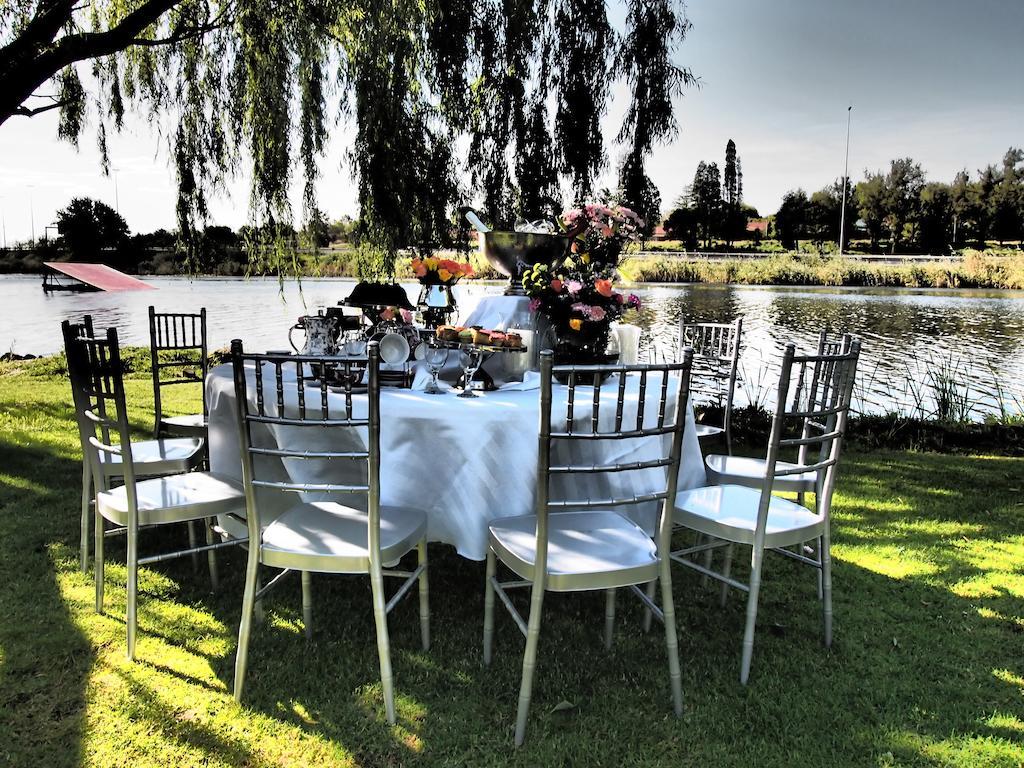 The Lakes Hotel & Conference Centre Беноні Екстер'єр фото